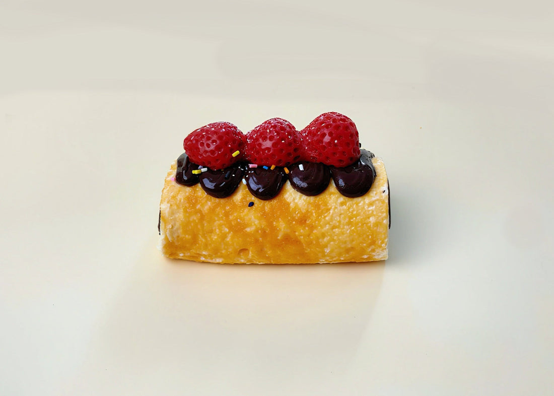STRAWBERRY CHOCO ROLL Squishy