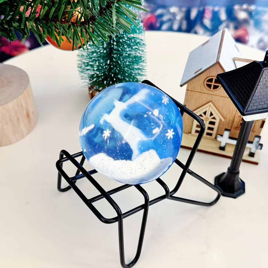 SNOWY NIGHT GLOBE Squishy